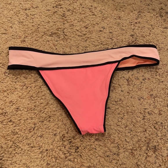 Victoria’s Secret bikini - Picture 6 of 7